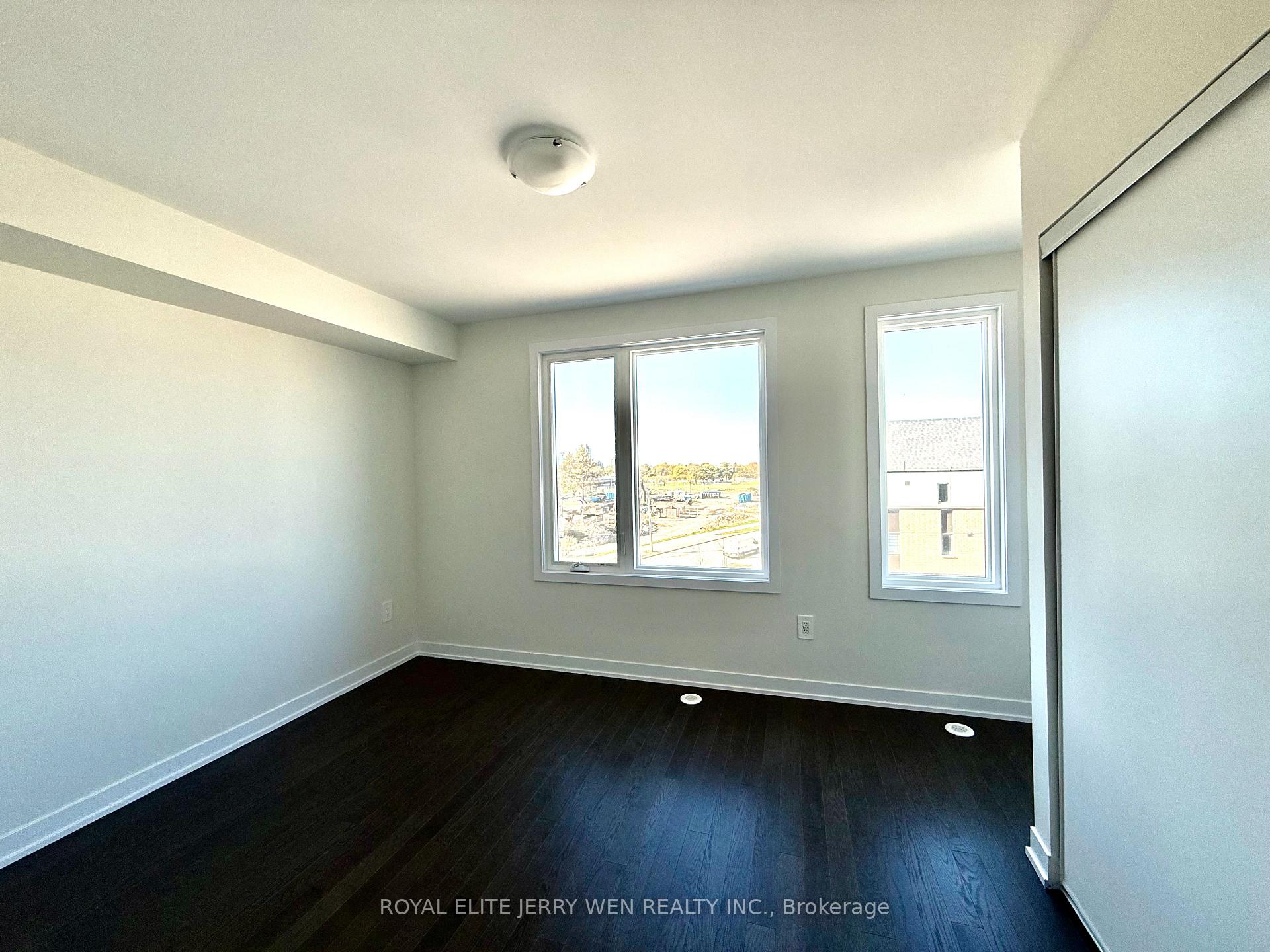 Photo 9 of 384 Lawrence Heights Way, Toronto, Englemount-Lawrence — HOMEH