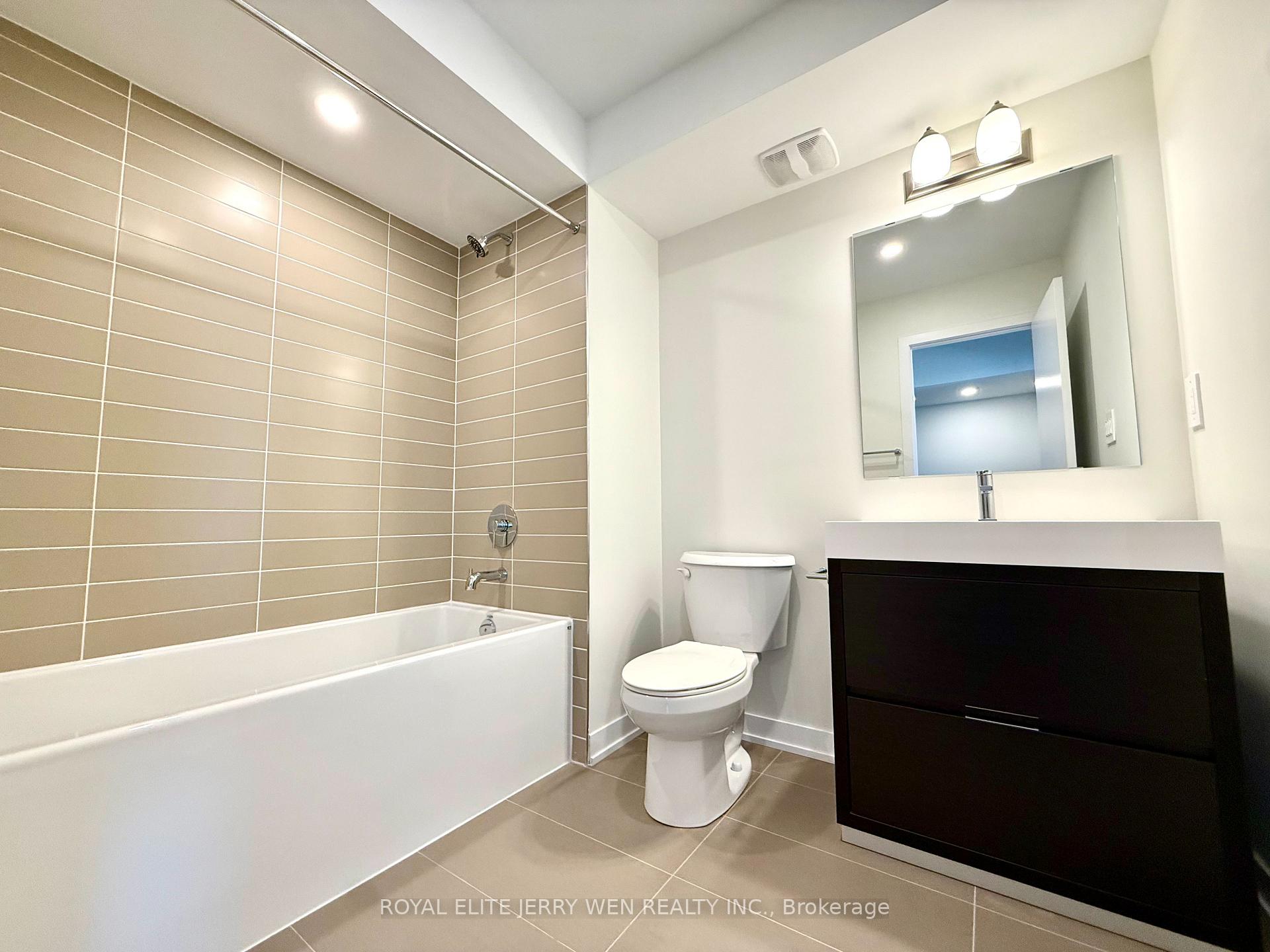 Photo 10 of 384 Lawrence Heights Way, Toronto, Englemount-Lawrence — HOMEH