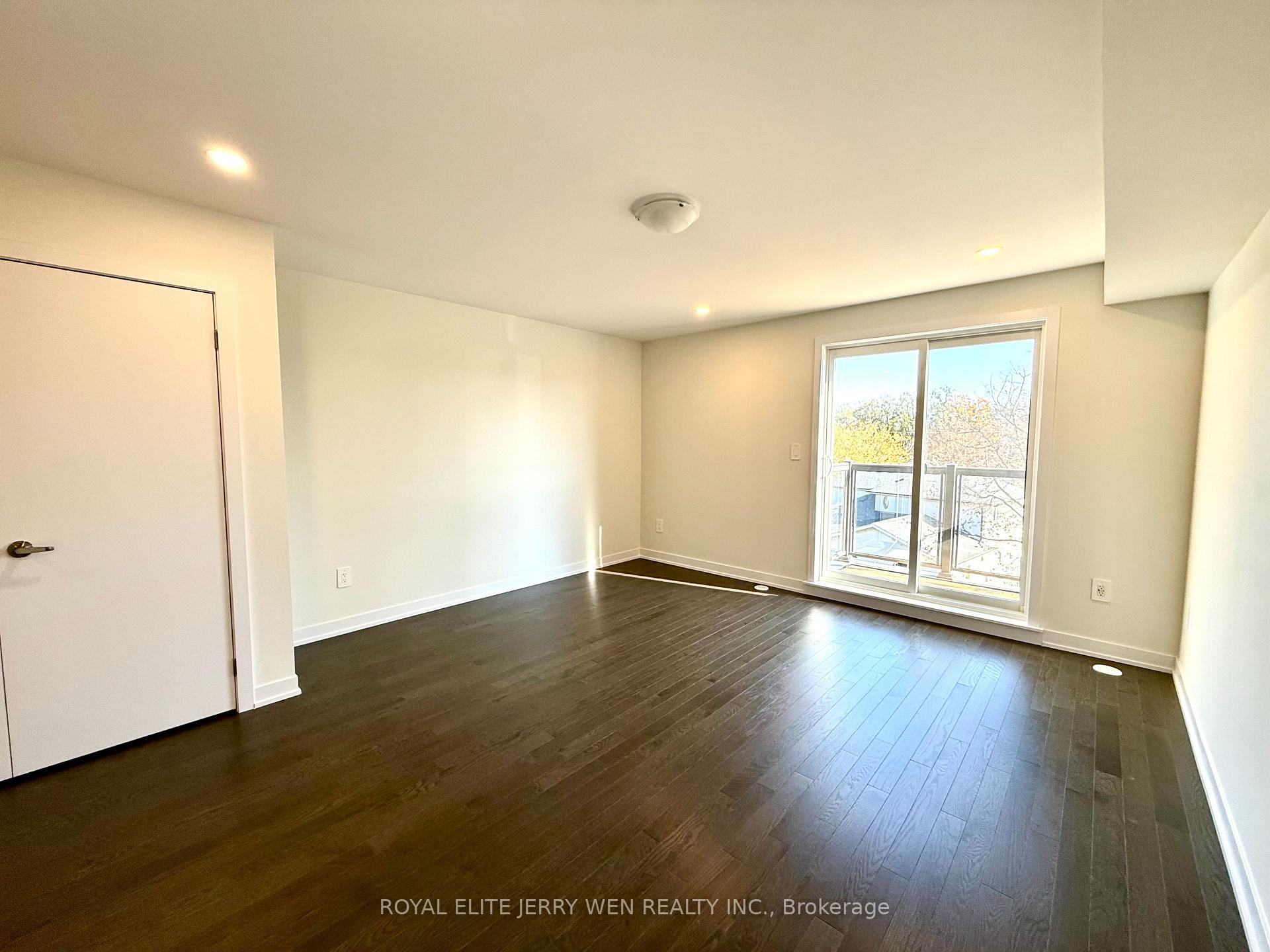 Photo 11 of 384 Lawrence Heights Way, Toronto, Englemount-Lawrence — HOMEH