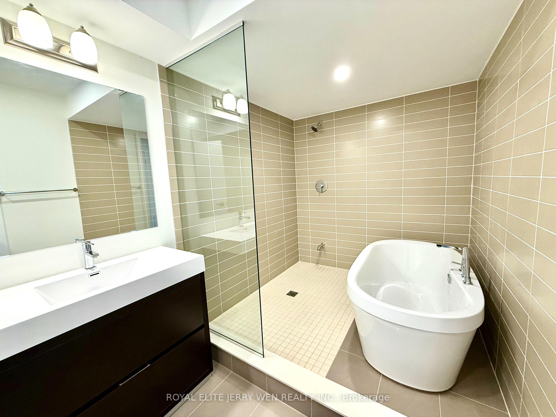 Photo 12 of 384 Lawrence Heights Way, Toronto, Englemount-Lawrence — HOMEH