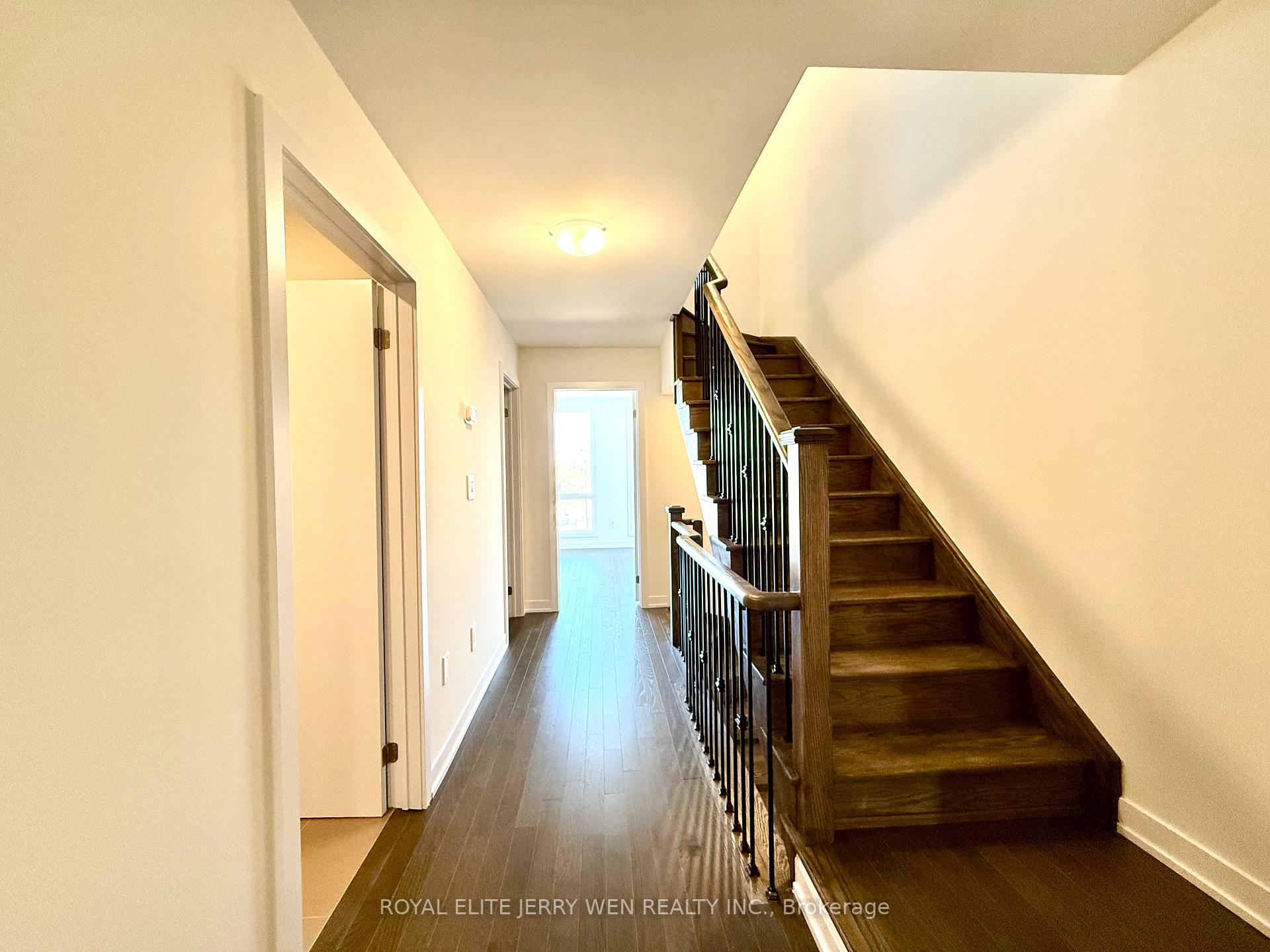 Photo 21 of 384 Lawrence Heights Way, Toronto, Englemount-Lawrence — HOMEH