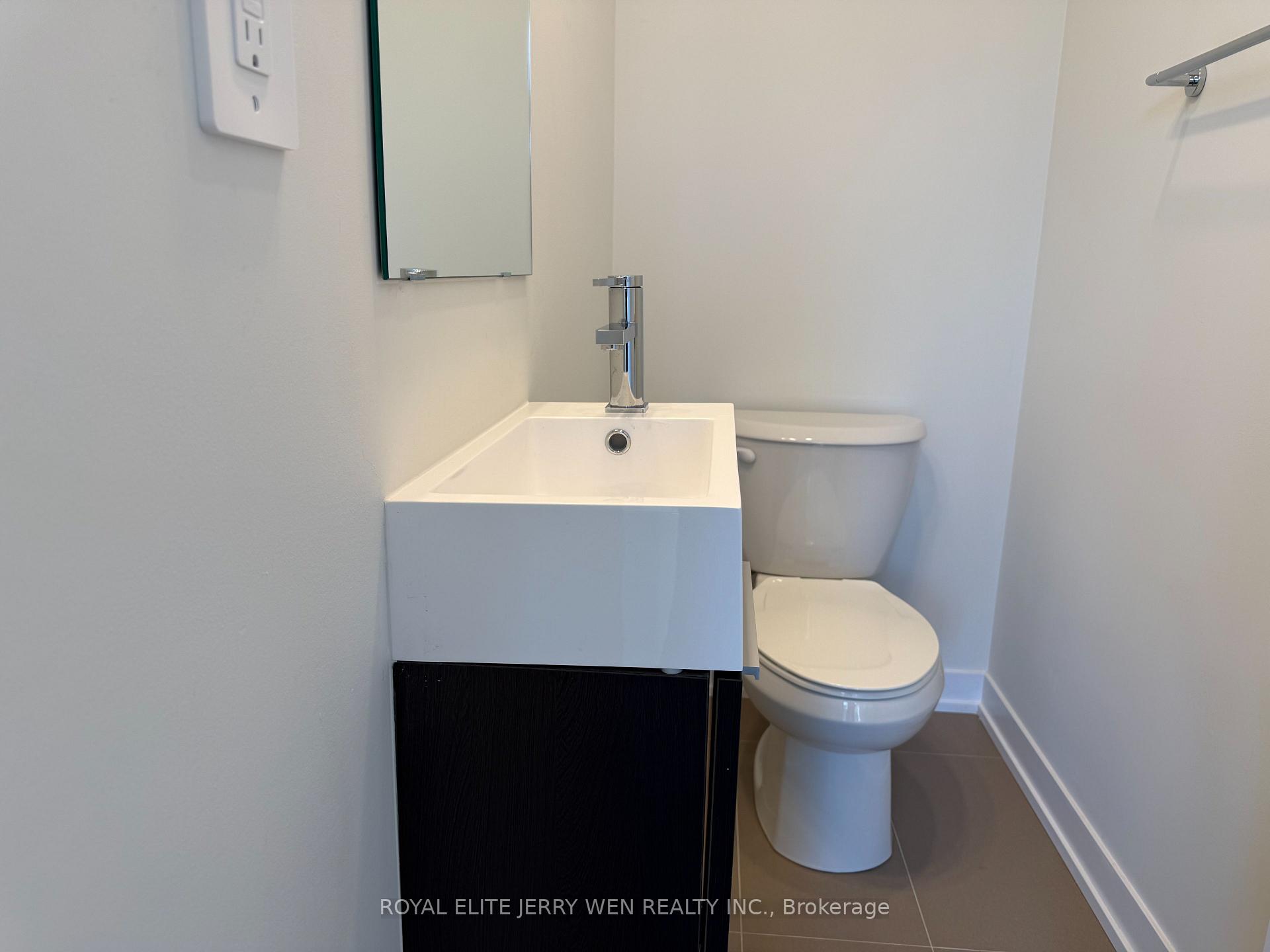 Photo 22 of 384 Lawrence Heights Way, Toronto, Englemount-Lawrence — HOMEH