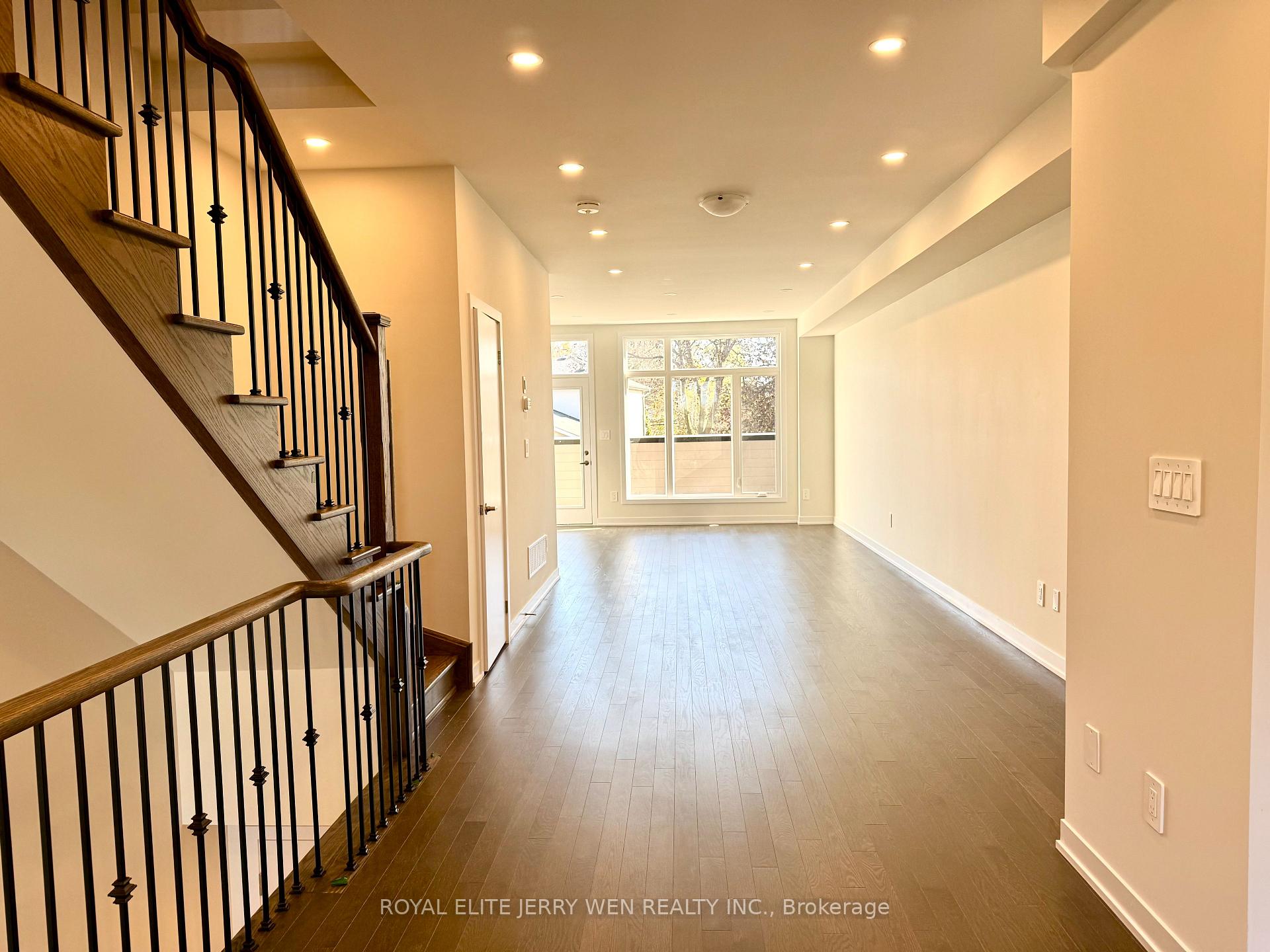 Photo 25 of 384 Lawrence Heights Way, Toronto, Englemount-Lawrence — HOMEH