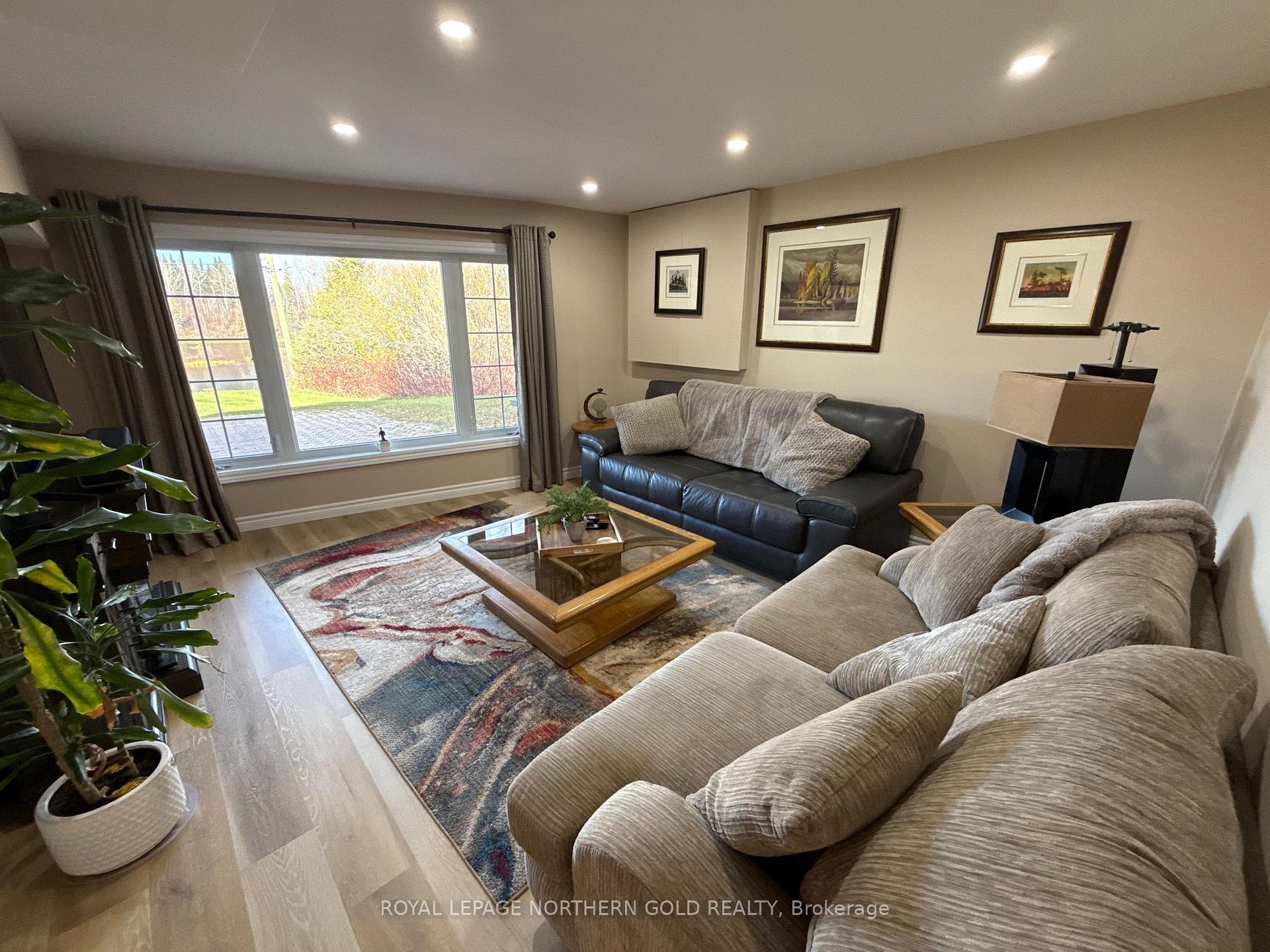 Photo 12 of 55 Lakeshore Avenue, Englehart, Central Timiskaming — HOMEH