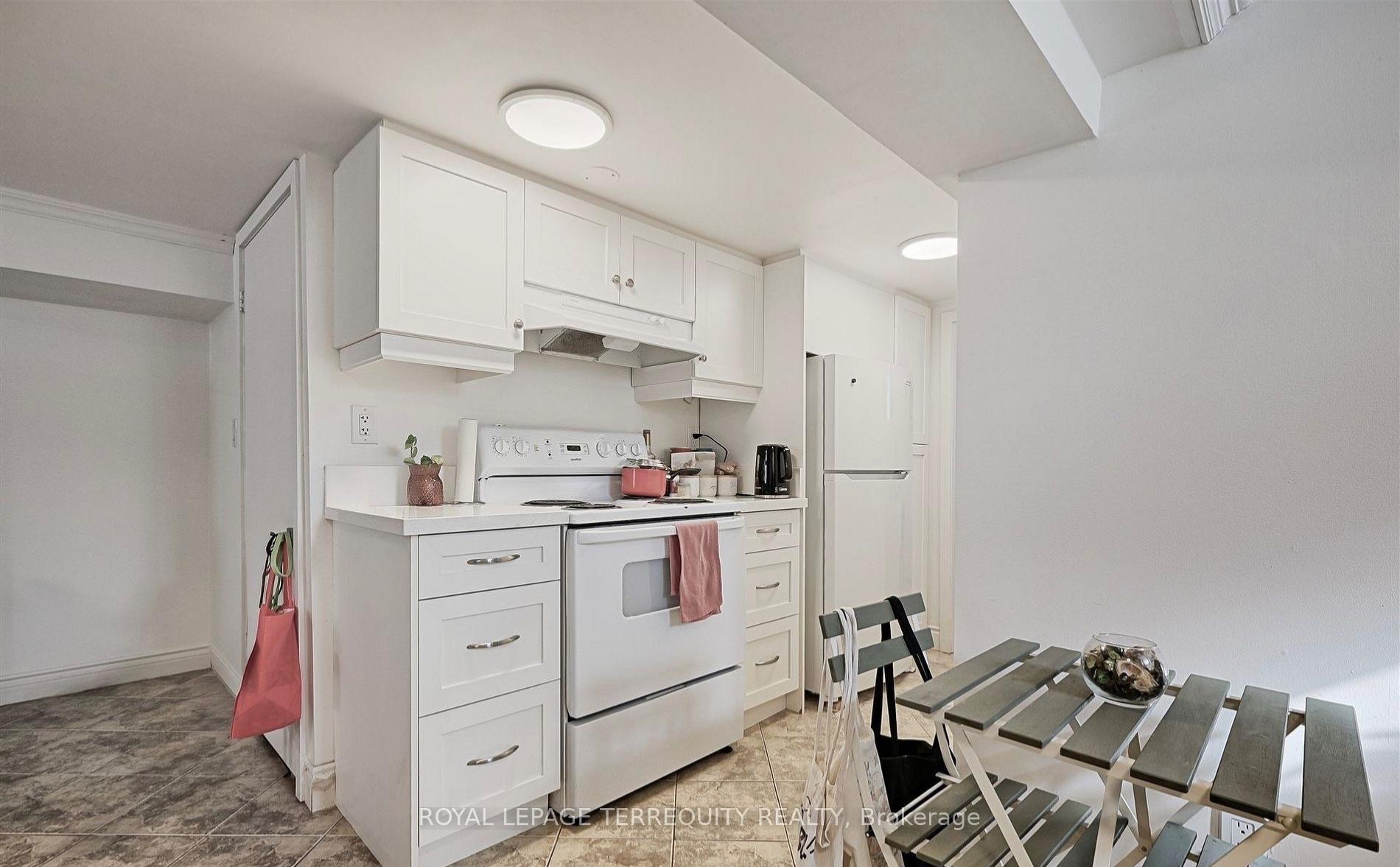 Photo 4 of Unit Lower, 471 Gilbert Avenue, Toronto, Caledonia-Fairbank — HOMEH
