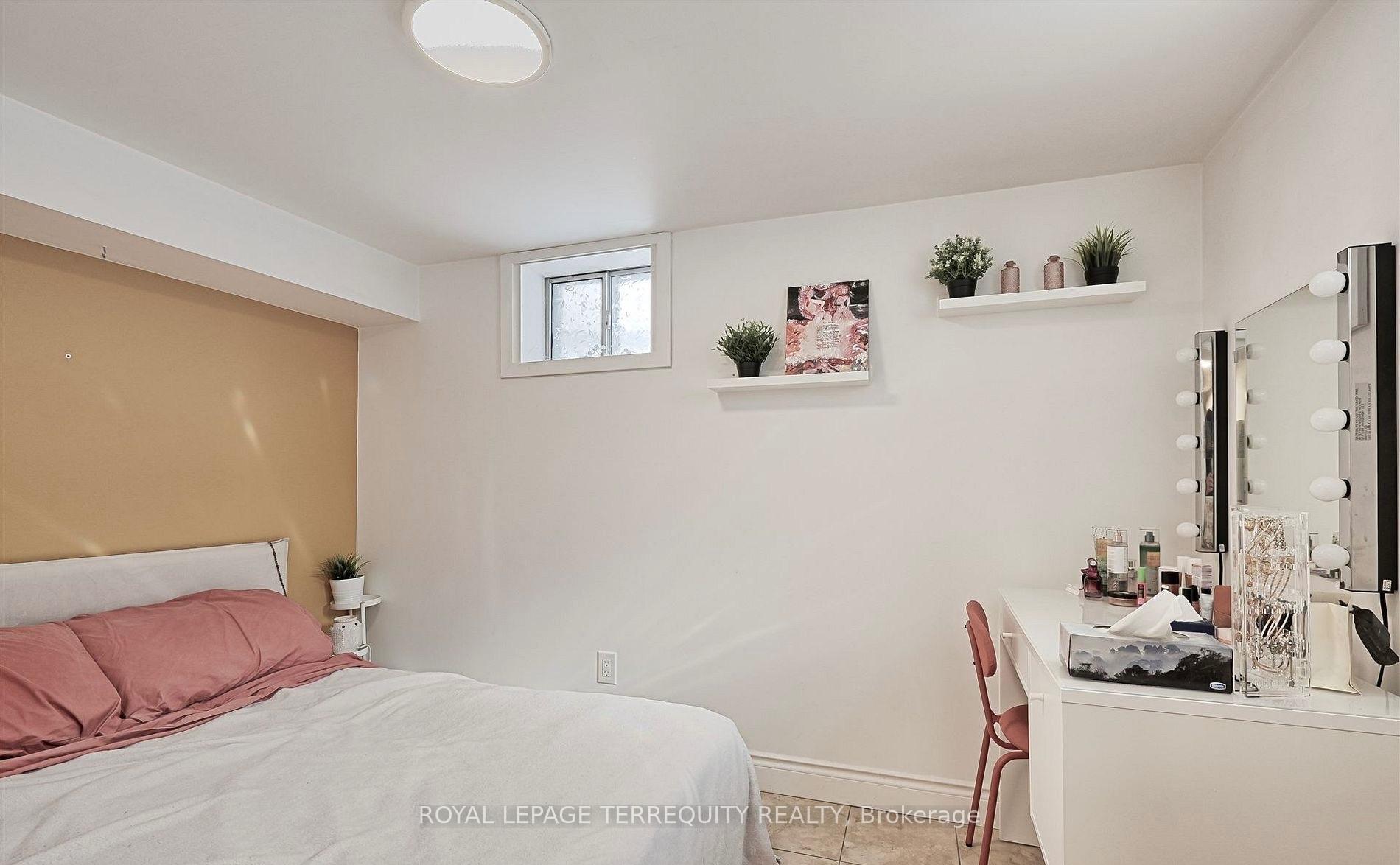 Photo 8 of Unit Lower, 471 Gilbert Avenue, Toronto, Caledonia-Fairbank — HOMEH
