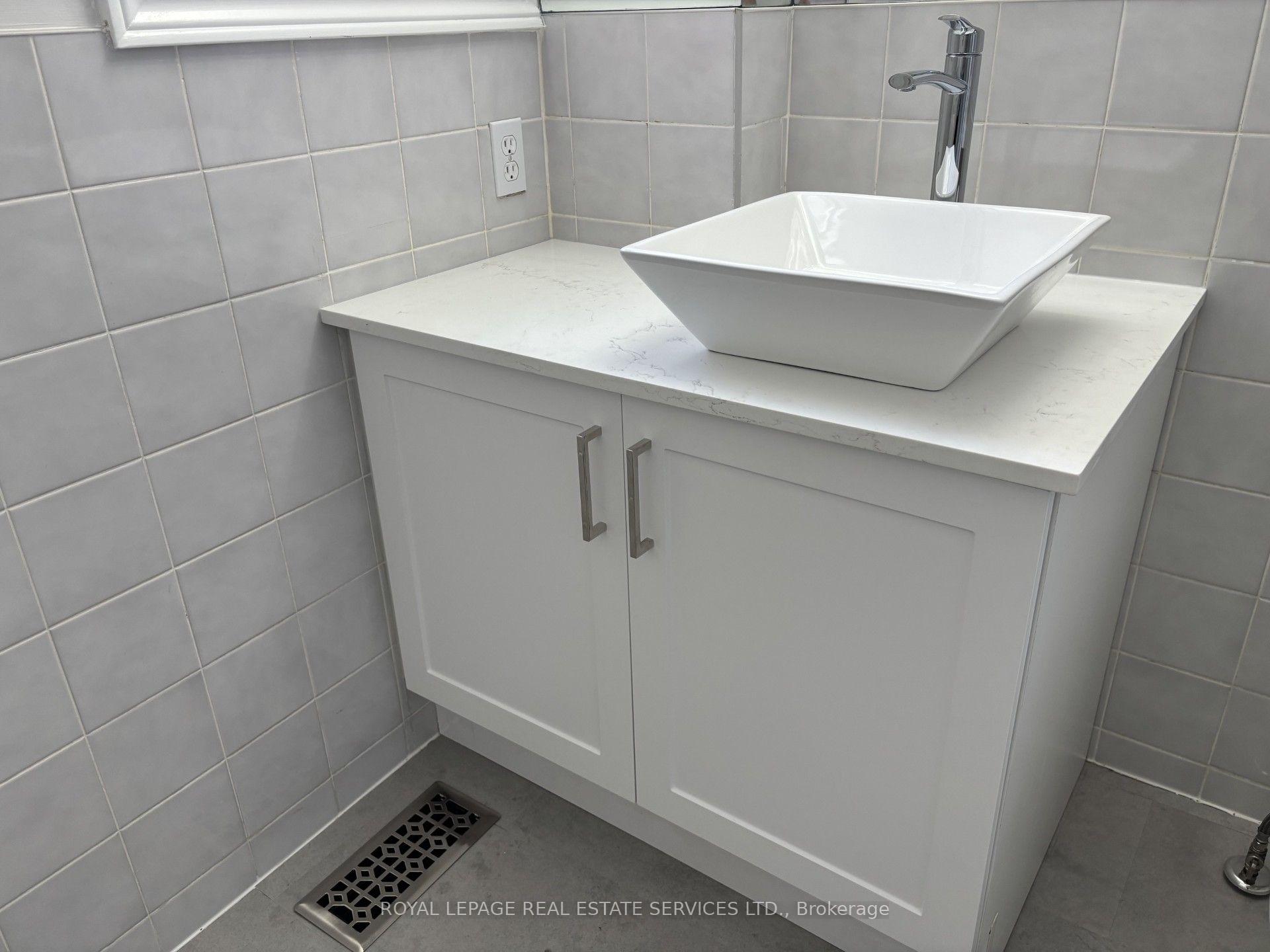Photo 7 of Unit #A, 204 Gladstone Avenue, Toronto, Little Portugal — HOMEH