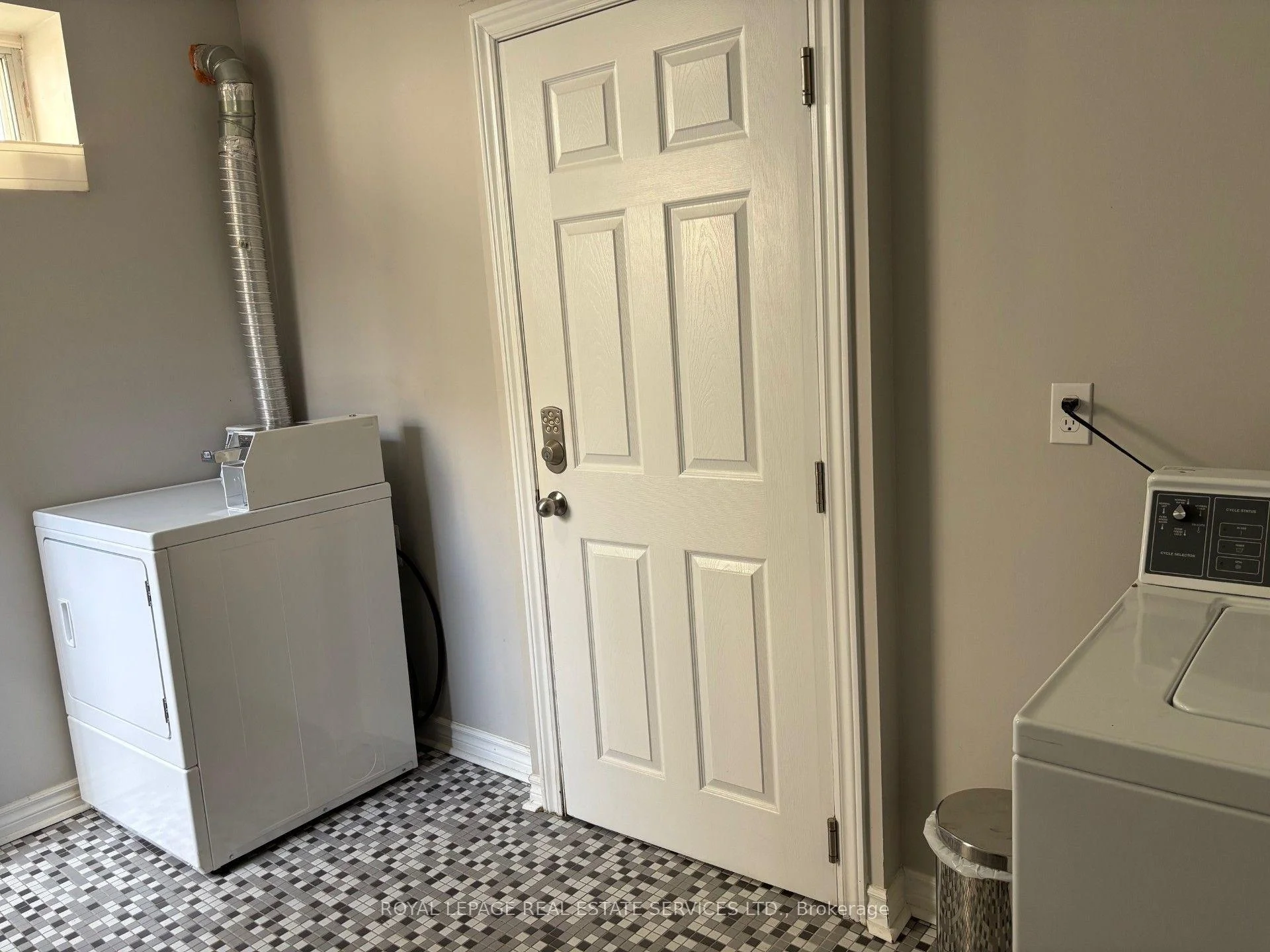 Photo 19 of Unit #A, 204 Gladstone Avenue, Toronto, Little Portugal — HOMEH