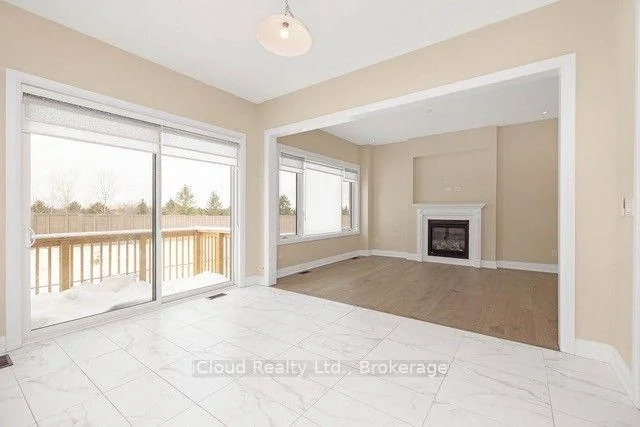 Photo 2 of 38 Pine Hill Crescent, Aurora, Aurora Estates — HOMEH