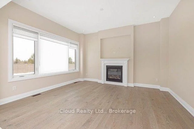 Photo 3 of 38 Pine Hill Crescent, Aurora, Aurora Estates — HOMEH