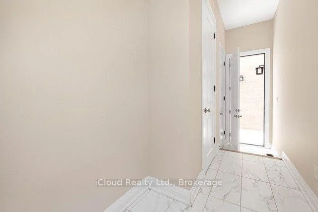 Photo 4 of 38 Pine Hill Crescent, Aurora, Aurora Estates — HOMEH