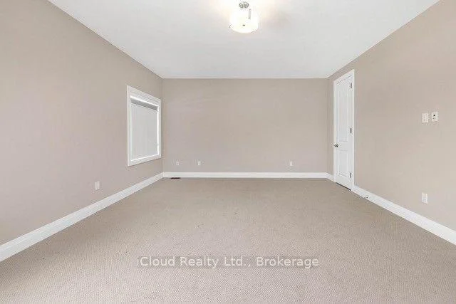 Photo 8 of 38 Pine Hill Crescent, Aurora, Aurora Estates — HOMEH