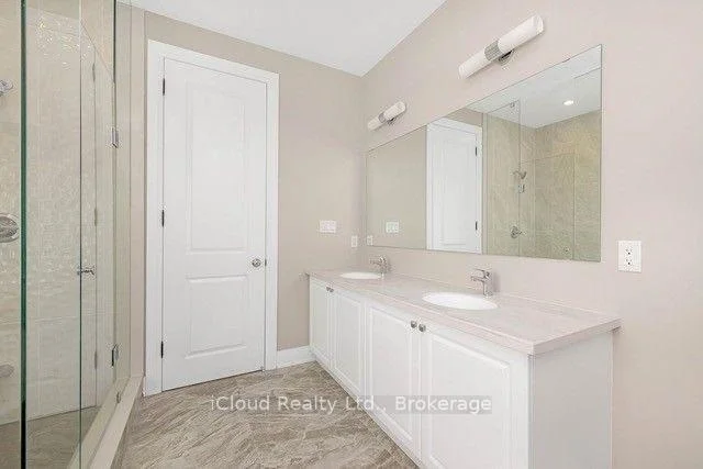 Photo 12 of 38 Pine Hill Crescent, Aurora, Aurora Estates — HOMEH