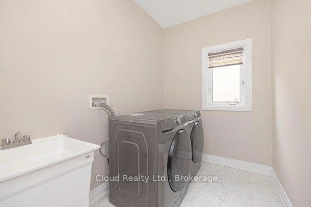 Photo 16 of 38 Pine Hill Crescent, Aurora, Aurora Estates — HOMEH