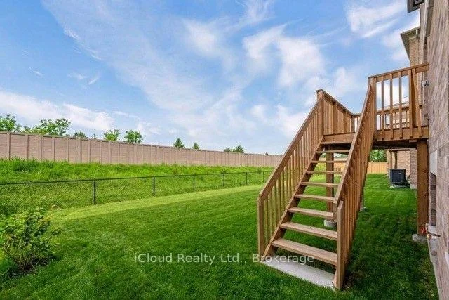 Photo 32 of 38 Pine Hill Crescent, Aurora, Aurora Estates — HOMEH