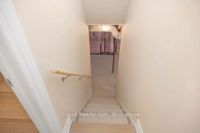 Photo 33 of 38 Pine Hill Crescent, Aurora, Aurora Estates — HOMEH