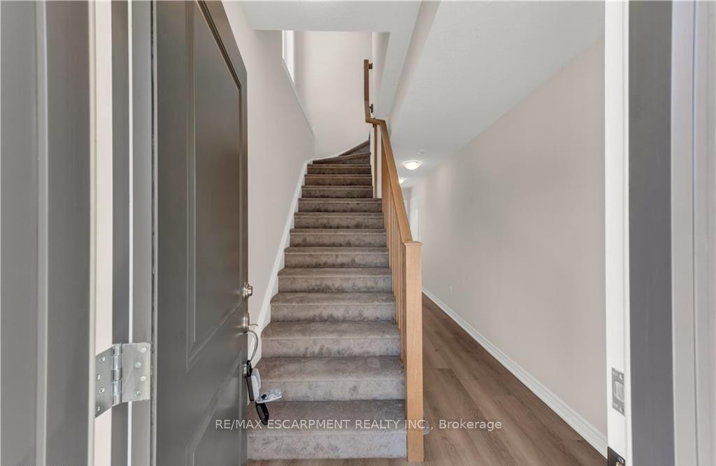 Photo 4 of Unit 39, 19 Picardy Drive, Hamilton, Stoney Creek Mountain — HOMEH
