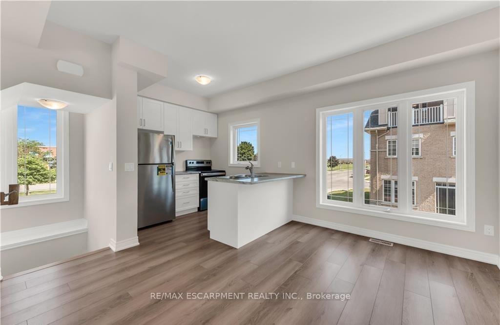 Photo 10 of Unit 39, 19 Picardy Drive, Hamilton, Stoney Creek Mountain — HOMEH
