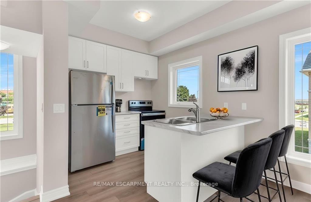 Photo 11 of Unit 39, 19 Picardy Drive, Hamilton, Stoney Creek Mountain — HOMEH