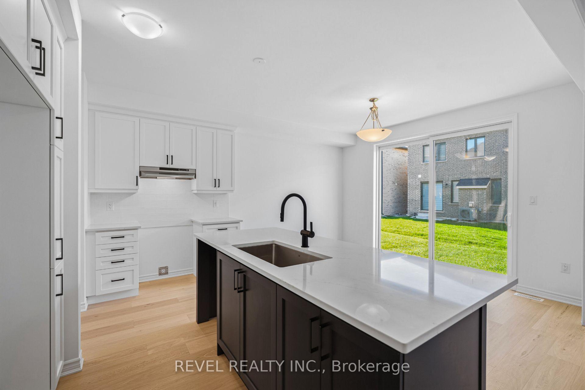 Photo 14 of 1509 Zilio Terrace, Milton, Bowes — HOMEH
