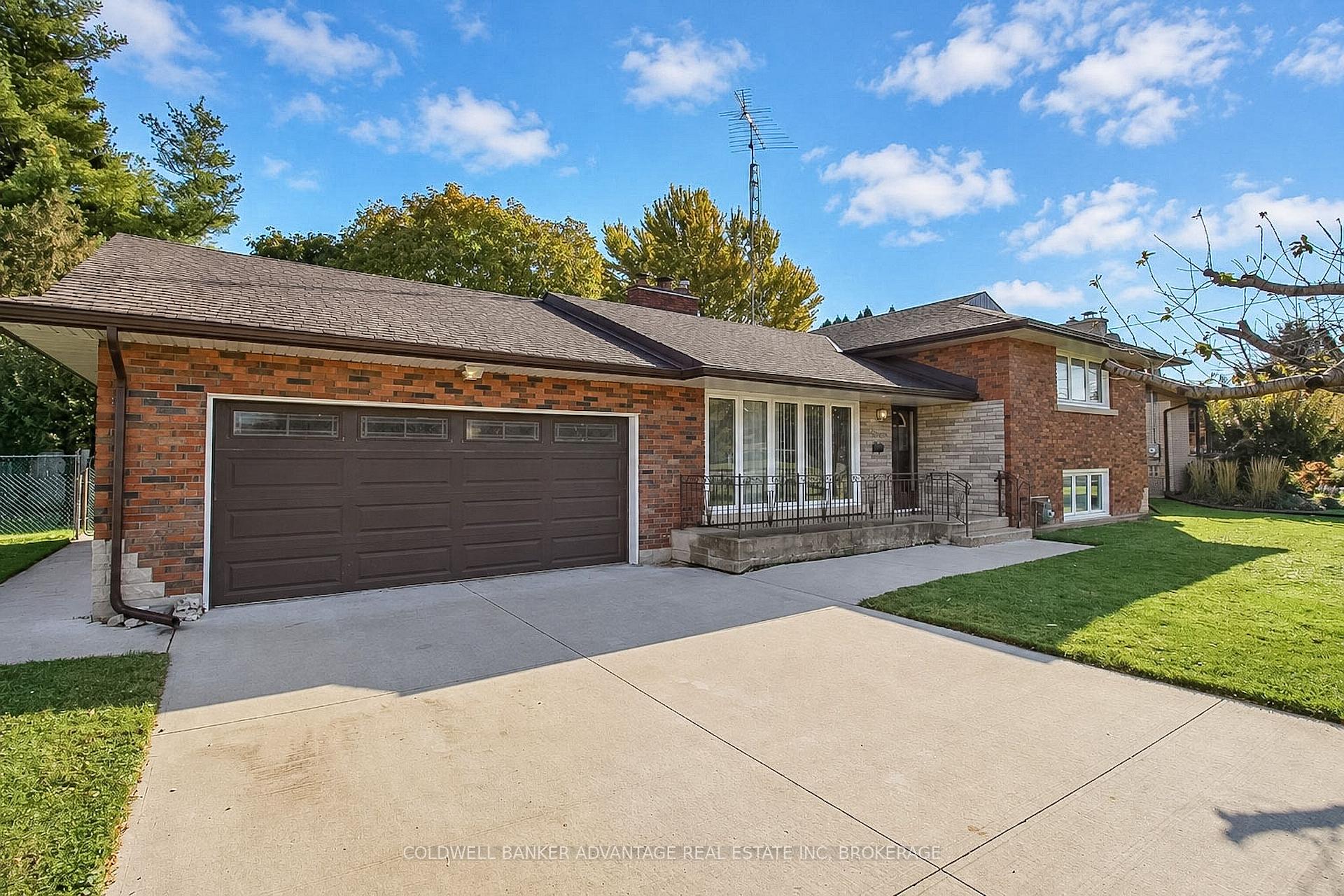 Photo 3 of 490 Niagara Street, St. Catharines, Vine/Linwell — HOMEH