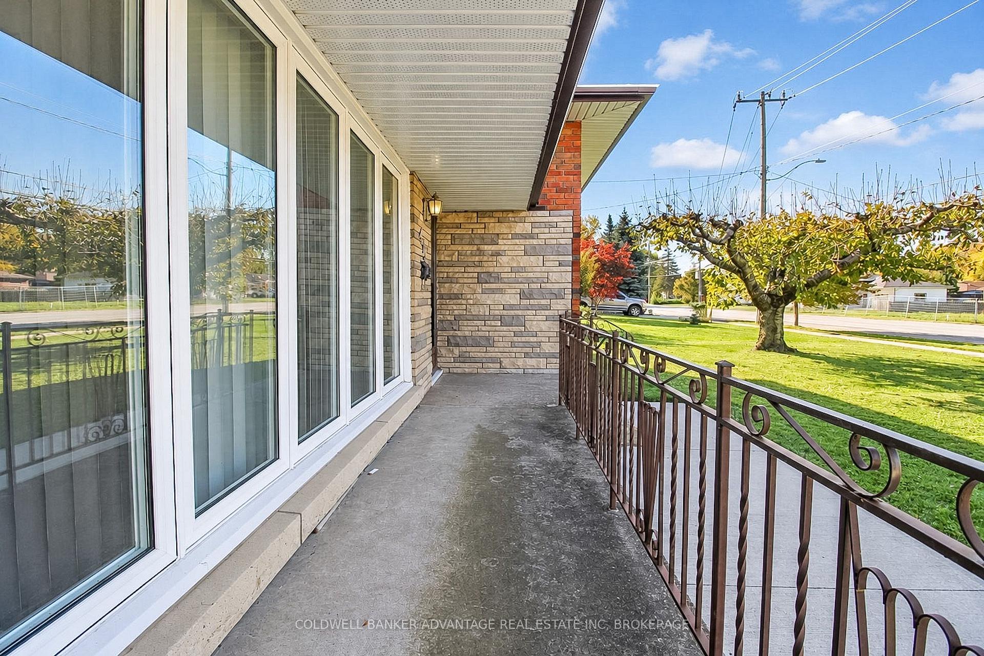 Photo 4 of 490 Niagara Street, St. Catharines, Vine/Linwell — HOMEH