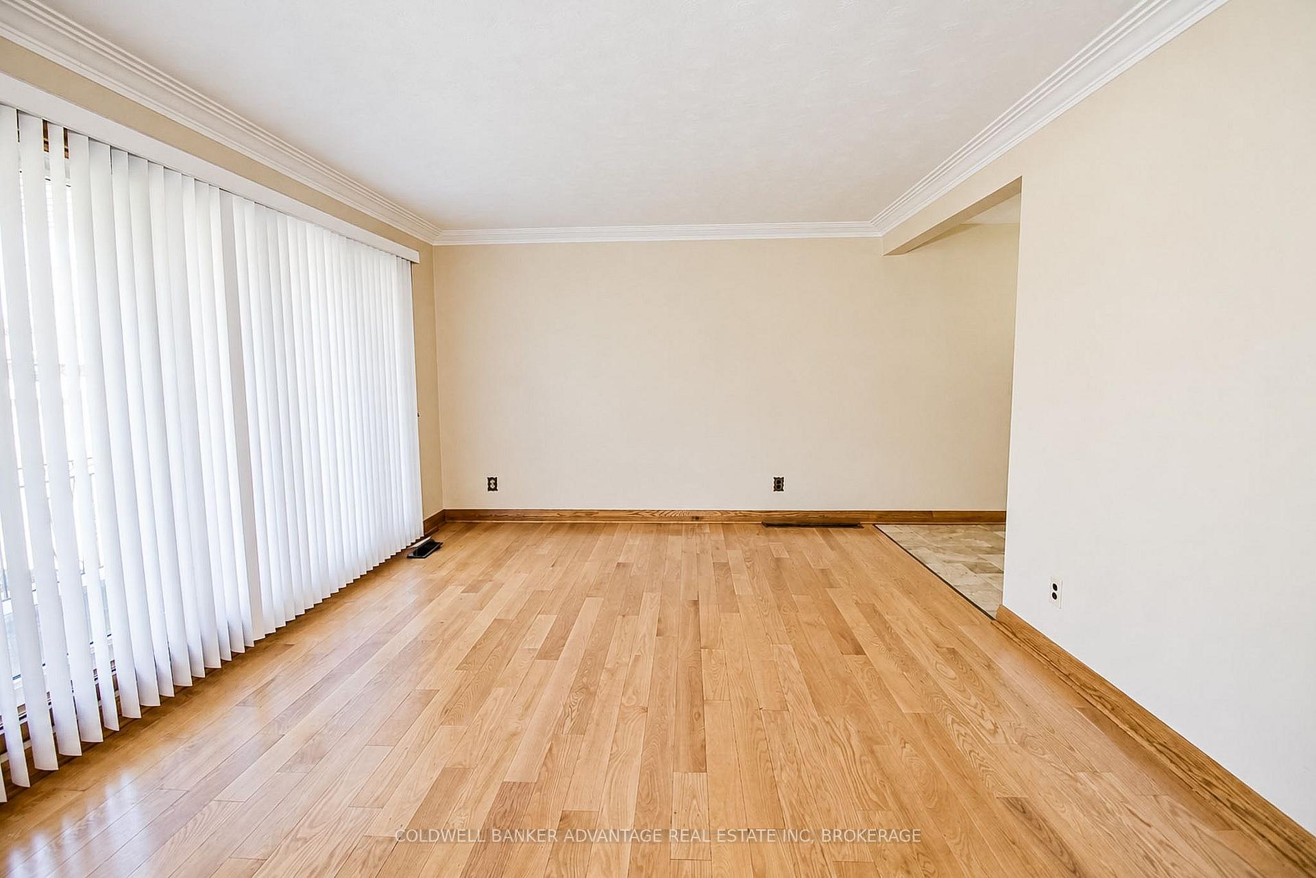 Photo 6 of 490 Niagara Street, St. Catharines, Vine/Linwell — HOMEH