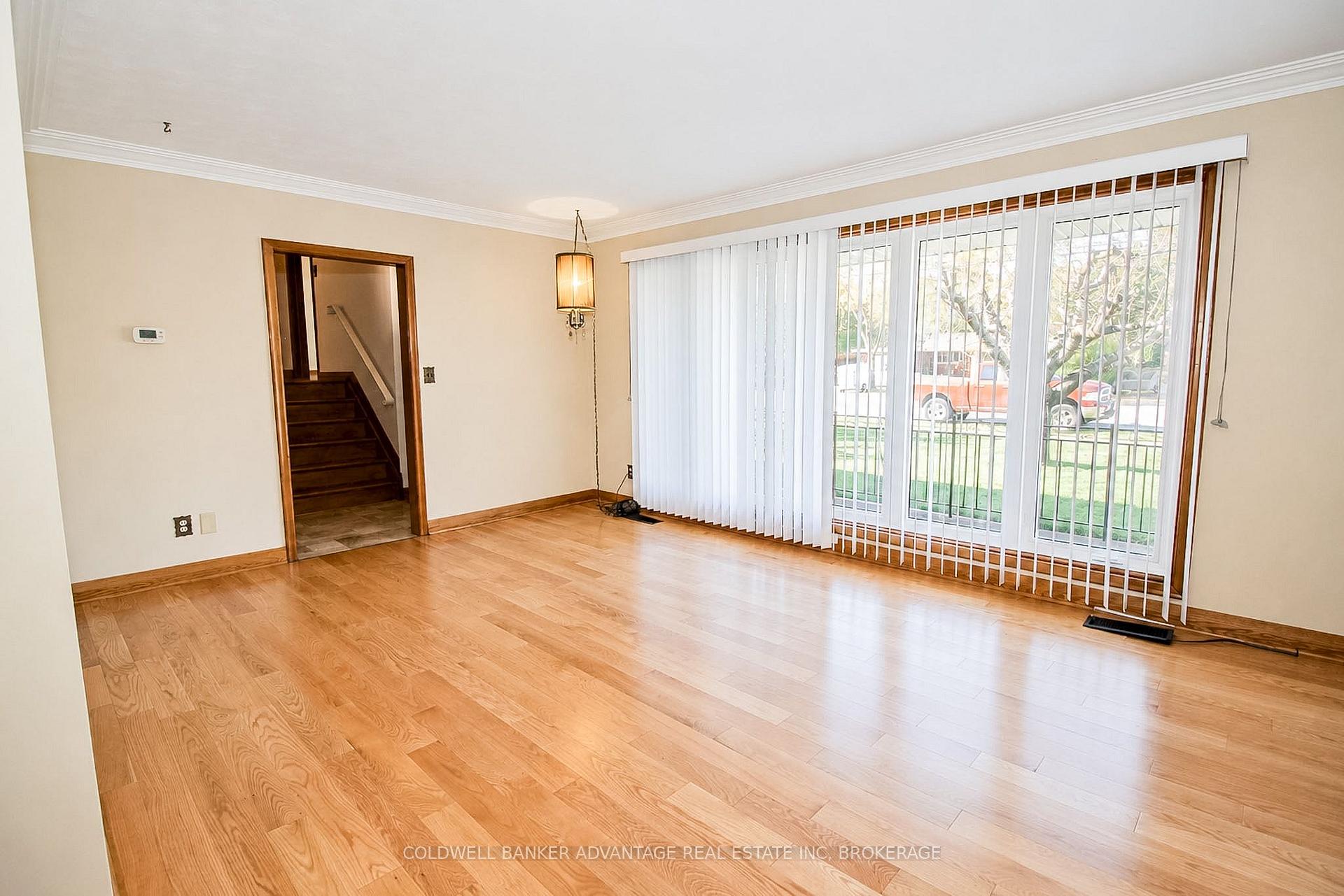 Photo 7 of 490 Niagara Street, St. Catharines, Vine/Linwell — HOMEH