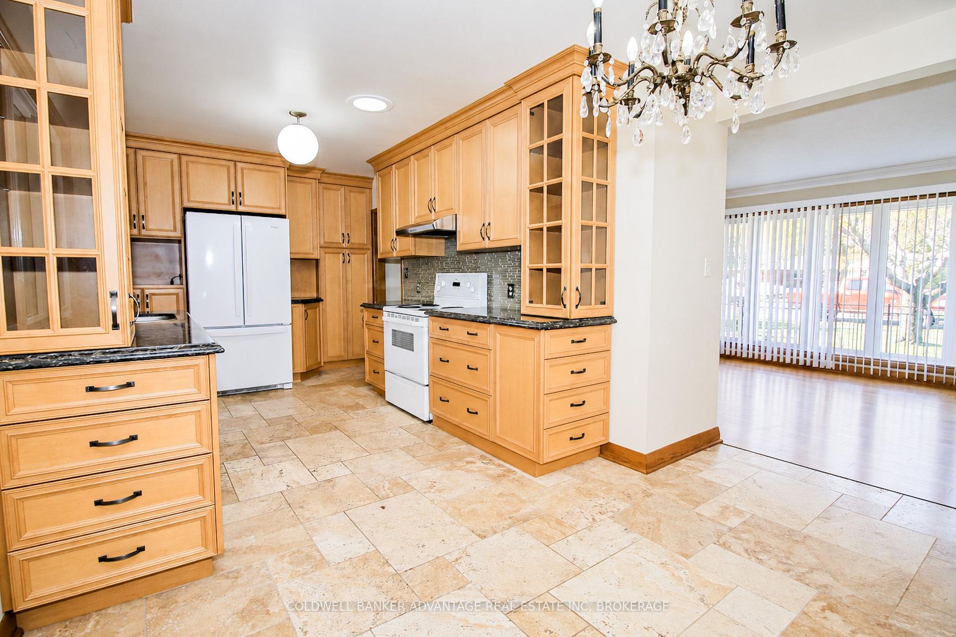 Photo 10 of 490 Niagara Street, St. Catharines, Vine/Linwell — HOMEH