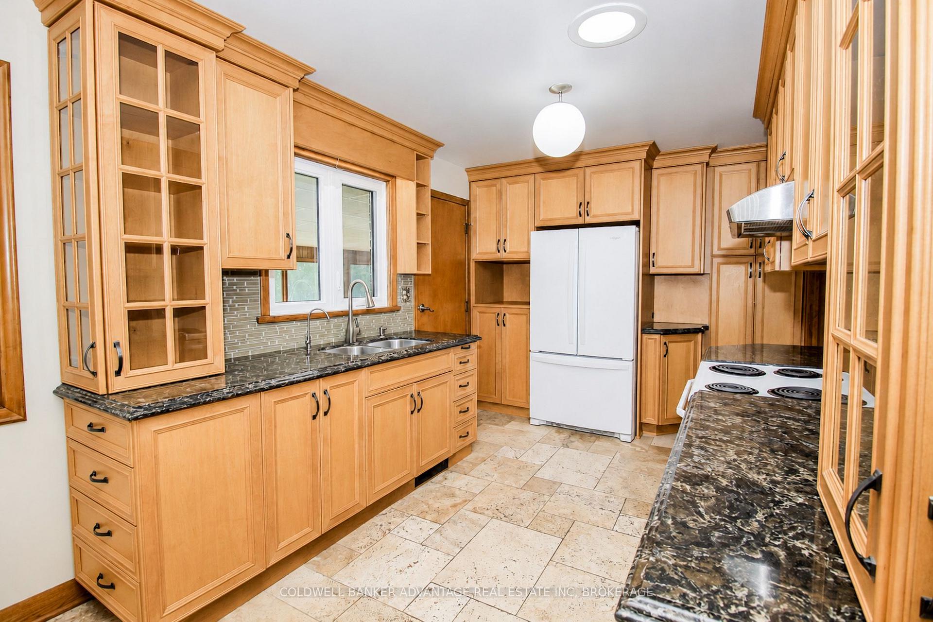 Photo 12 of 490 Niagara Street, St. Catharines, Vine/Linwell — HOMEH