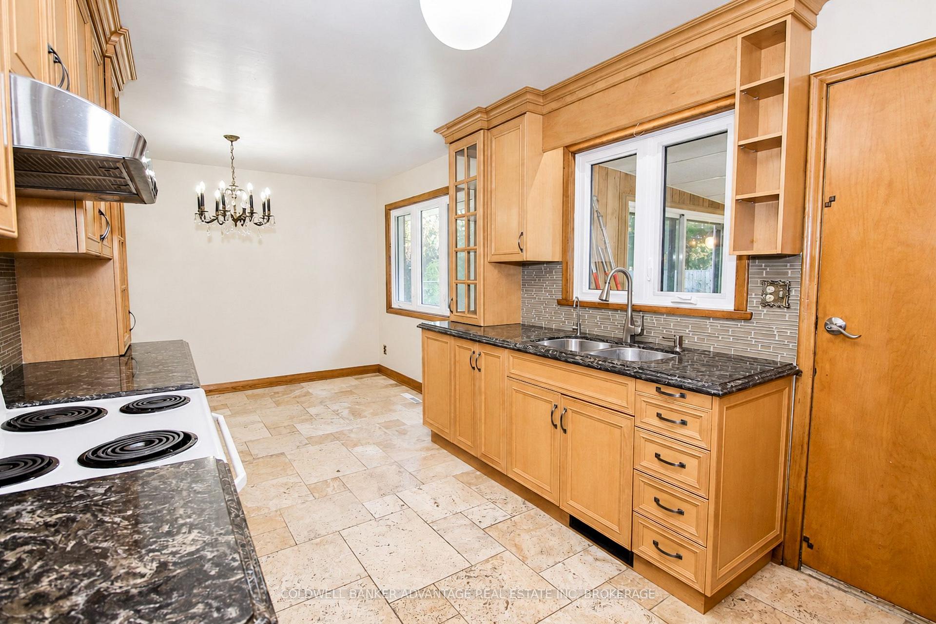 Photo 14 of 490 Niagara Street, St. Catharines, Vine/Linwell — HOMEH