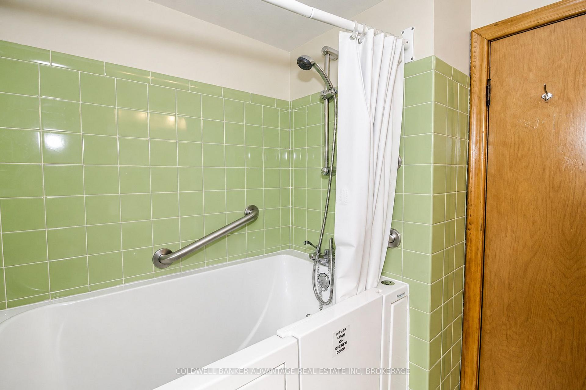 Photo 20 of 490 Niagara Street, St. Catharines, Vine/Linwell — HOMEH
