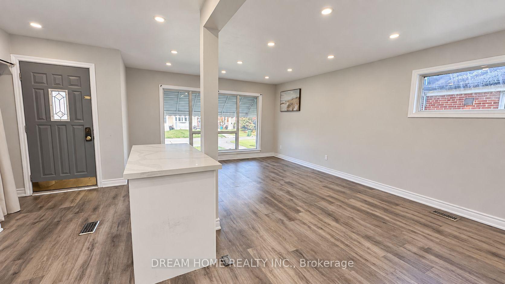 Photo 2 of Unit Main, 65 Miramar Crescent, Scarborough, Bendale — HOMEH