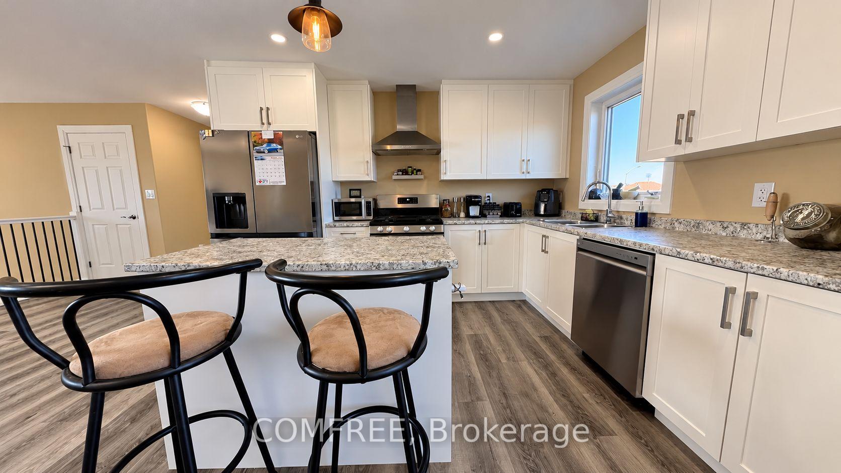 Photo 3 of 32 Hawthorne Crescent, Chatham-Kent, Tilbury — HOMEH