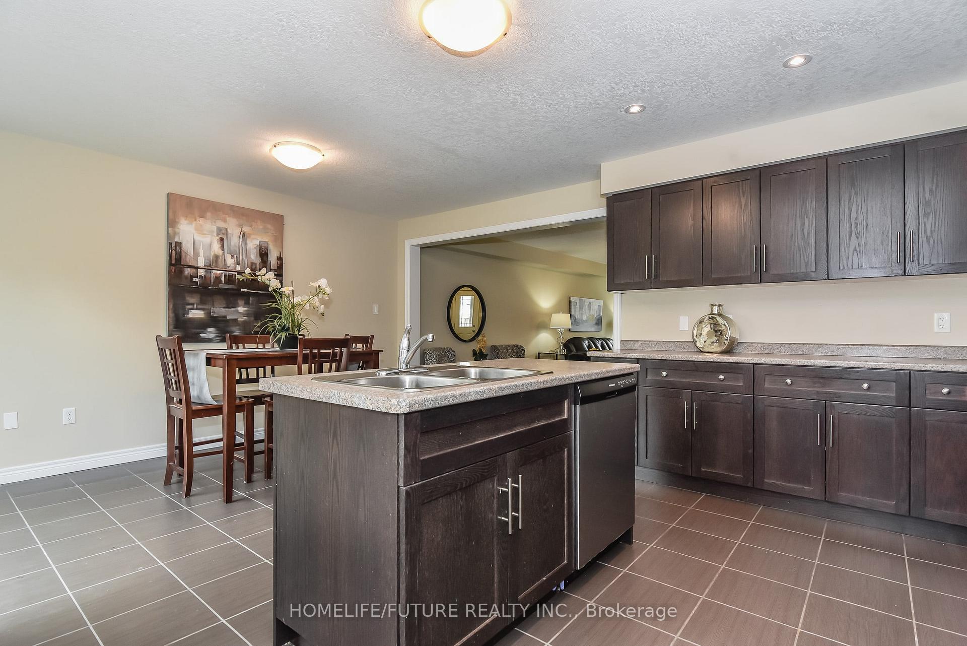 Photo 3 of Unit 30, 14 Amos Drive, Guelph, Kortright East — HOMEH