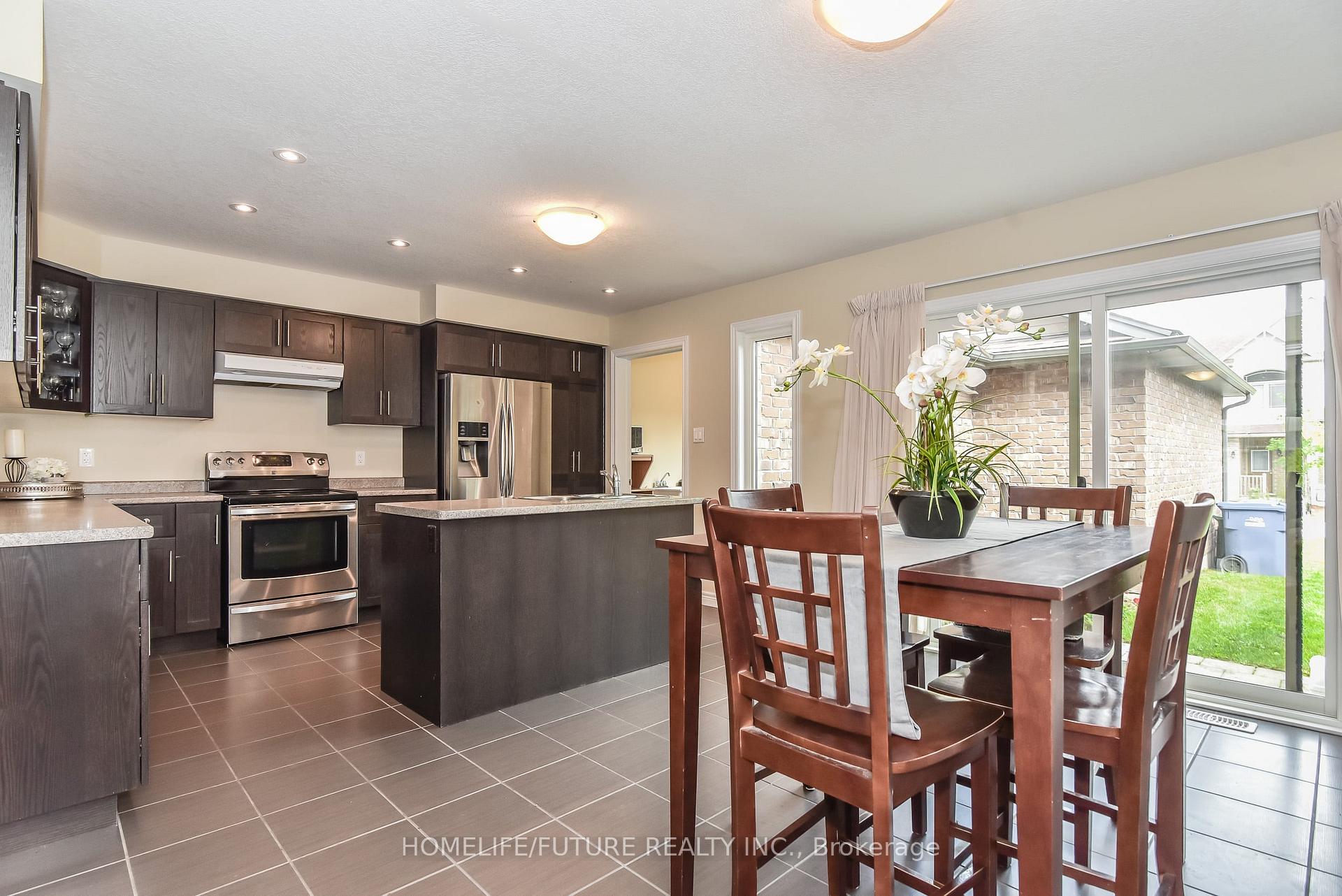 Photo 5 of Unit 30, 14 Amos Drive, Guelph, Kortright East — HOMEH