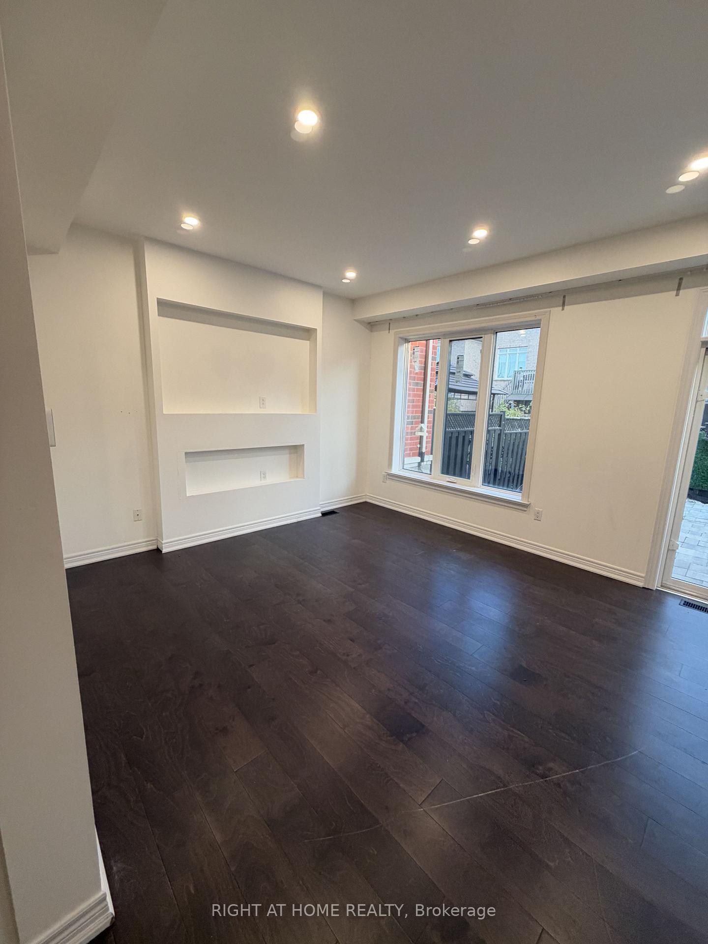 Photo 6 of 3 Marc Santi Boulevard, Vaughan, Patterson — HOMEH