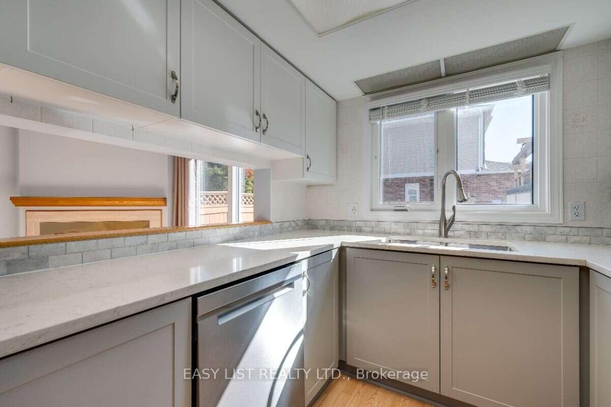Photo 16 of 77 Mcgibbon Drive, Ottawa, Kanata - Katimavik — HOMEH