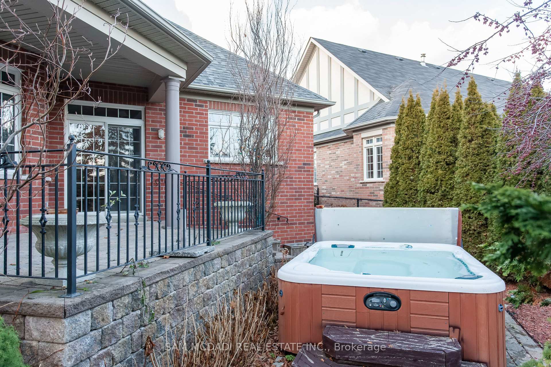 Photo 4 of 50 Links Lane, Brampton, Credit Valley — HOMEH