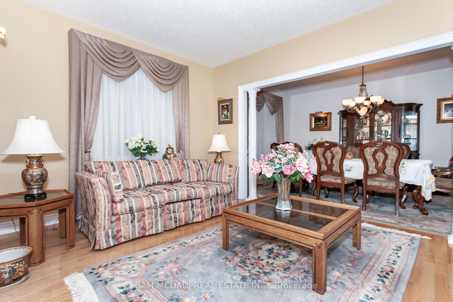 Photo 8 of 50 Links Lane, Brampton, Credit Valley — HOMEH
