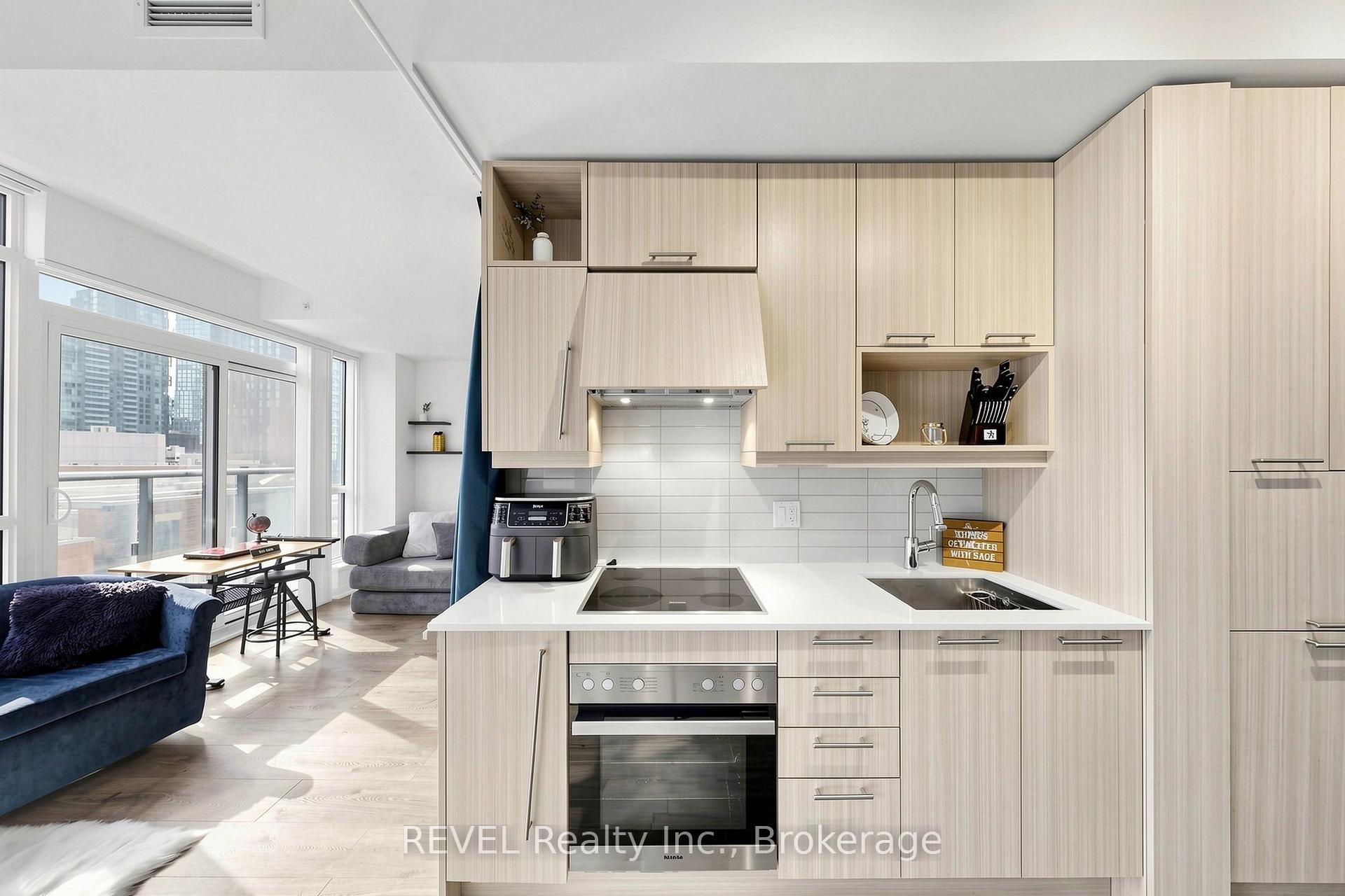 Photo 14 of Unit 705, 30 Nelson Street, Toronto, Waterfront Communities — HOMEH
