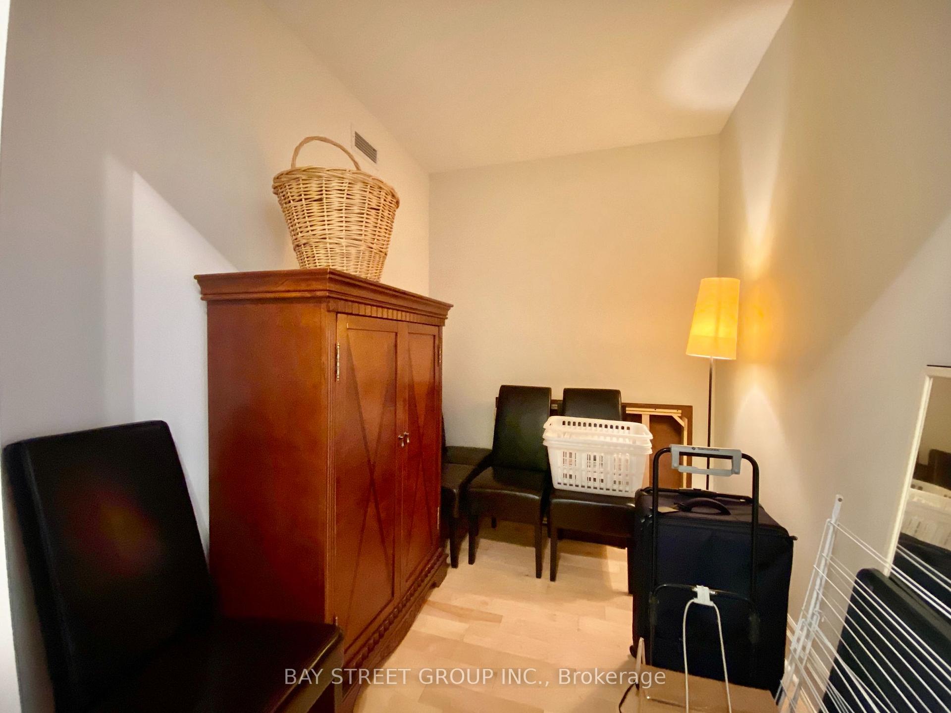 Photo 3 of Unit 321, 39 Upper Duke Crescent, Markham, Unionville — HOMEH
