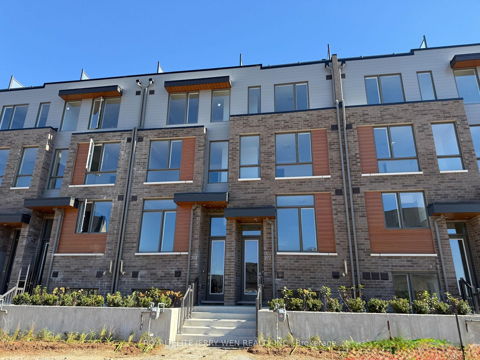 Photo 1 of 392 Lawrence Heights Way, Toronto, Englemount-Lawrence — HOMEH