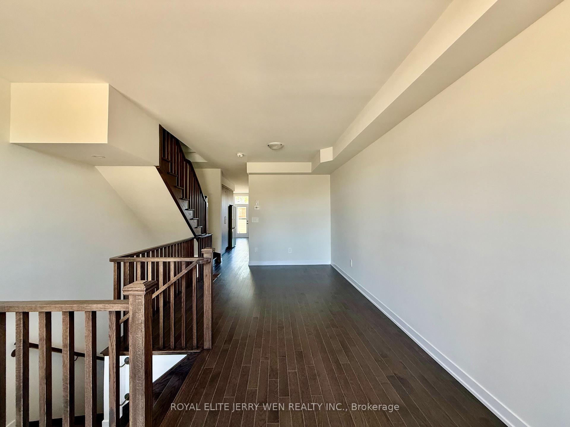 Photo 2 of 392 Lawrence Heights Way, Toronto, Englemount-Lawrence — HOMEH