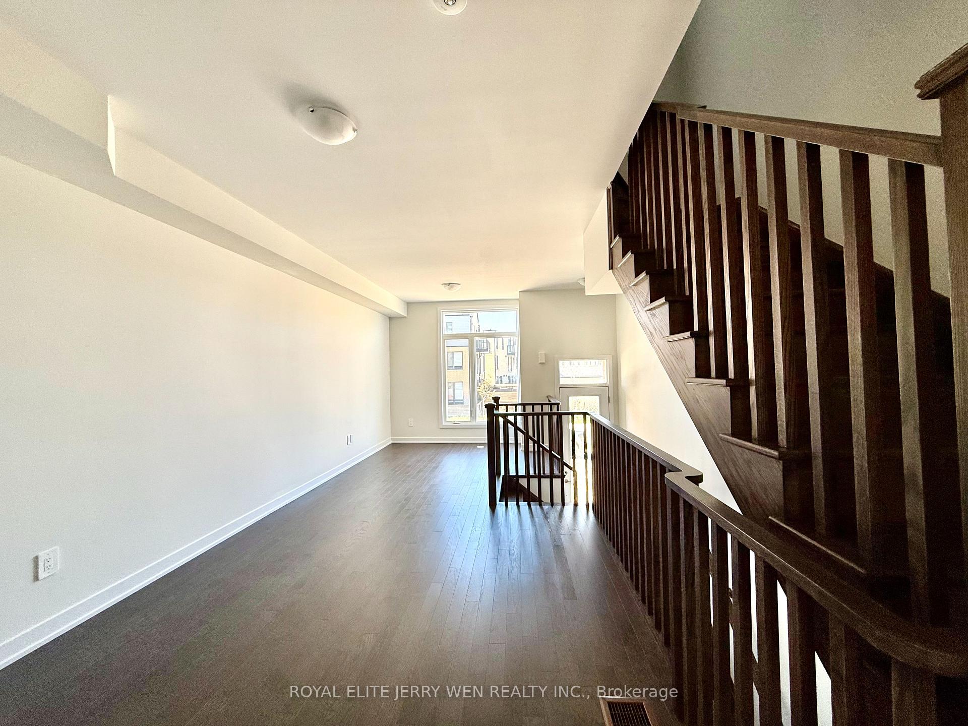 Photo 3 of 392 Lawrence Heights Way, Toronto, Englemount-Lawrence — HOMEH