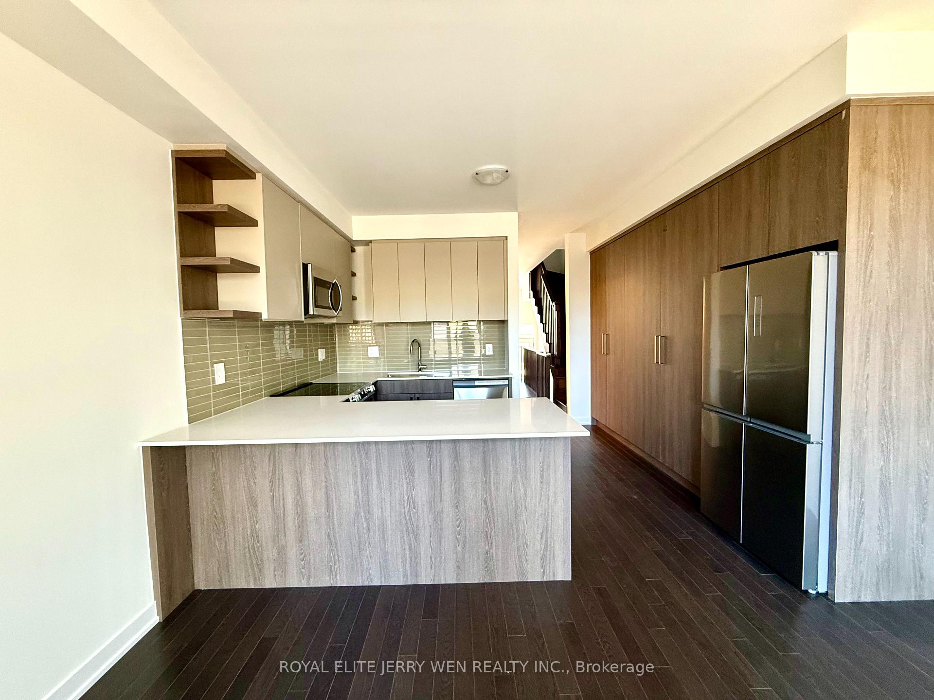 Photo 4 of 392 Lawrence Heights Way, Toronto, Englemount-Lawrence — HOMEH