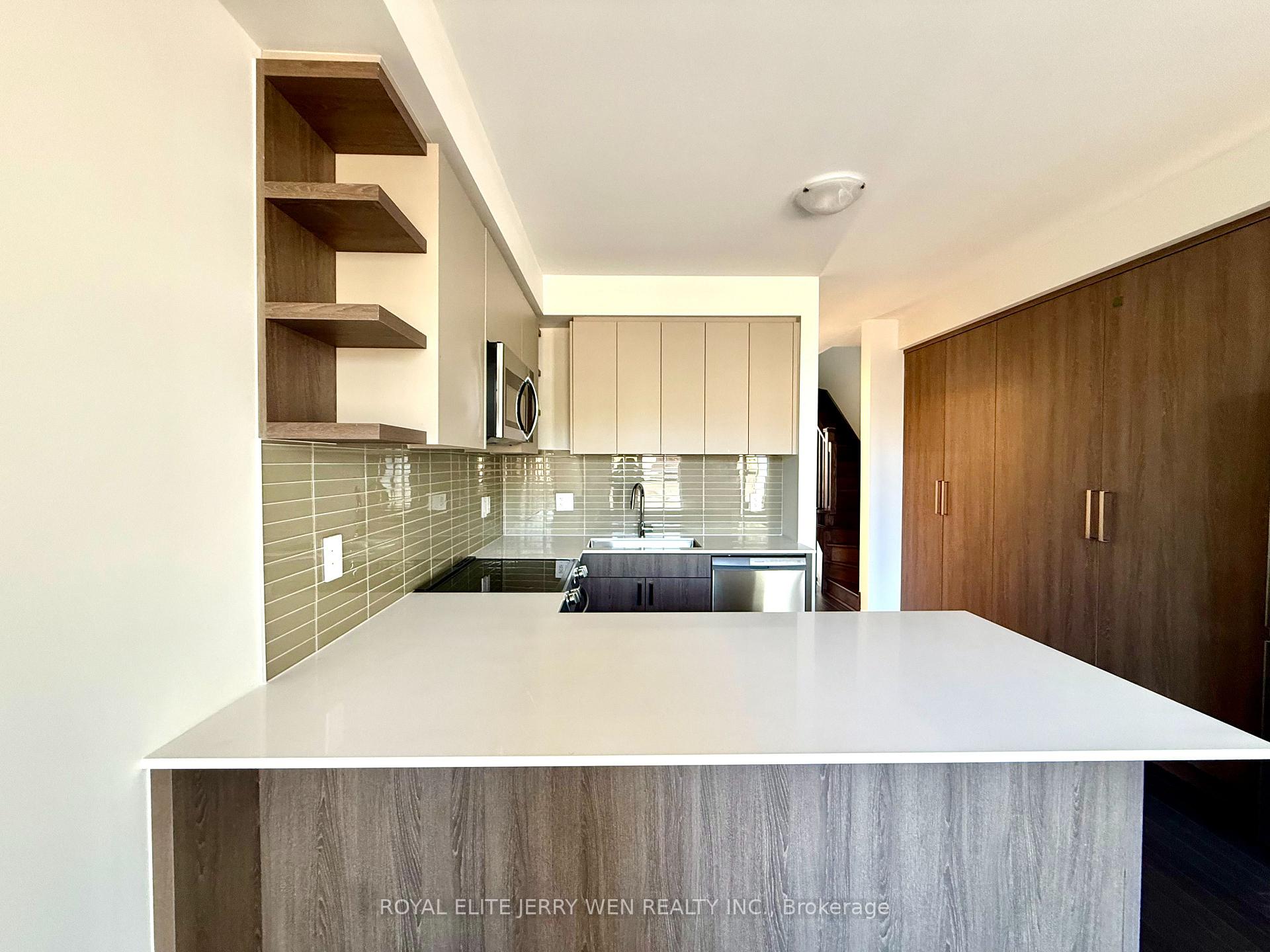 Photo 5 of 392 Lawrence Heights Way, Toronto, Englemount-Lawrence — HOMEH