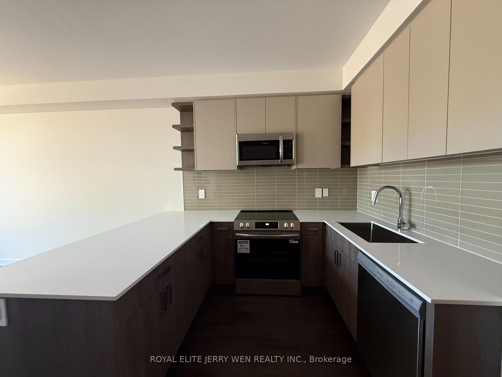 Photo 6 of 392 Lawrence Heights Way, Toronto, Englemount-Lawrence — HOMEH