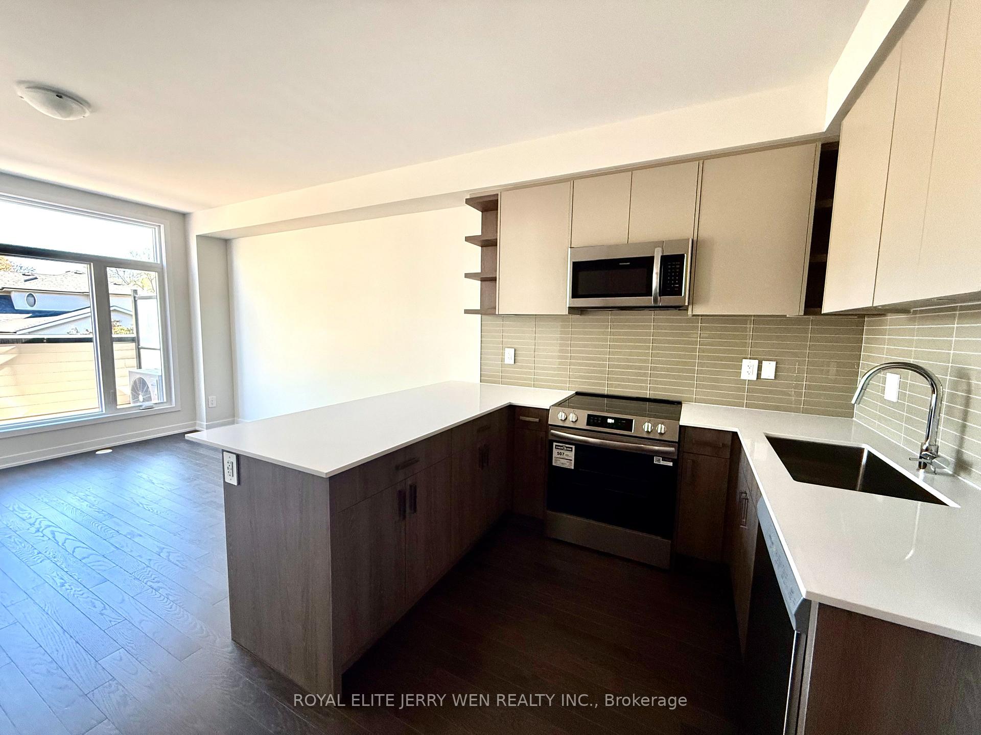 Photo 7 of 392 Lawrence Heights Way, Toronto, Englemount-Lawrence — HOMEH