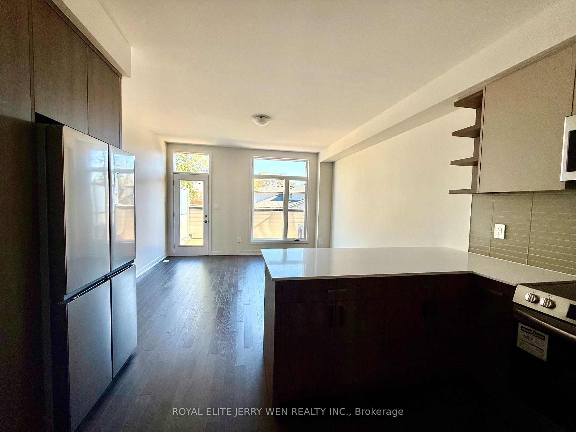 Photo 8 of 392 Lawrence Heights Way, Toronto, Englemount-Lawrence — HOMEH